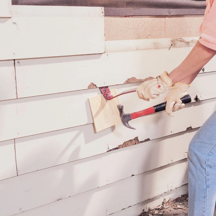 A Full Guide on Wood Siding Repair and Replacement | Family Handyman